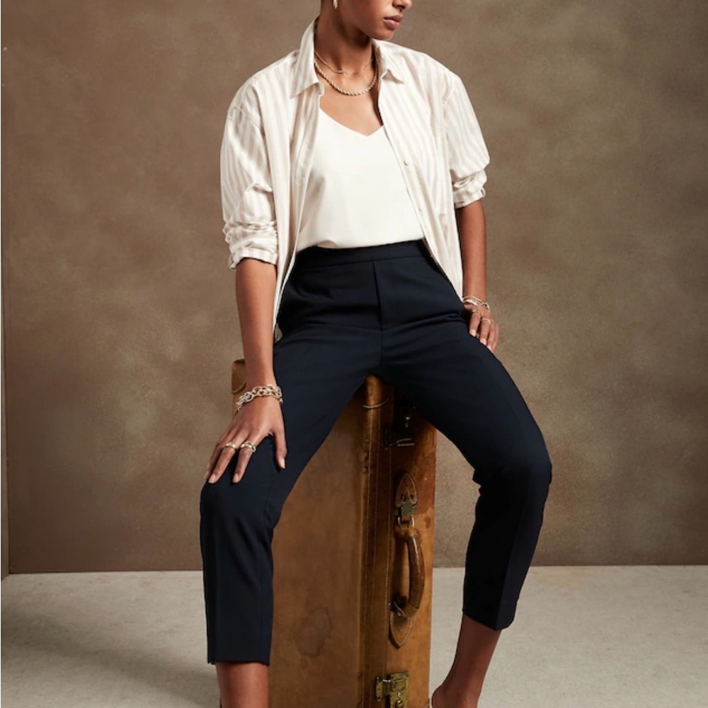 Banana Republic Factory Hayden Tapered Pant. Black. Size 8. NWT